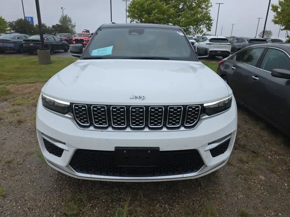Used 2023 Jeep Grand Cherokee Summit AWD/4WD image 3