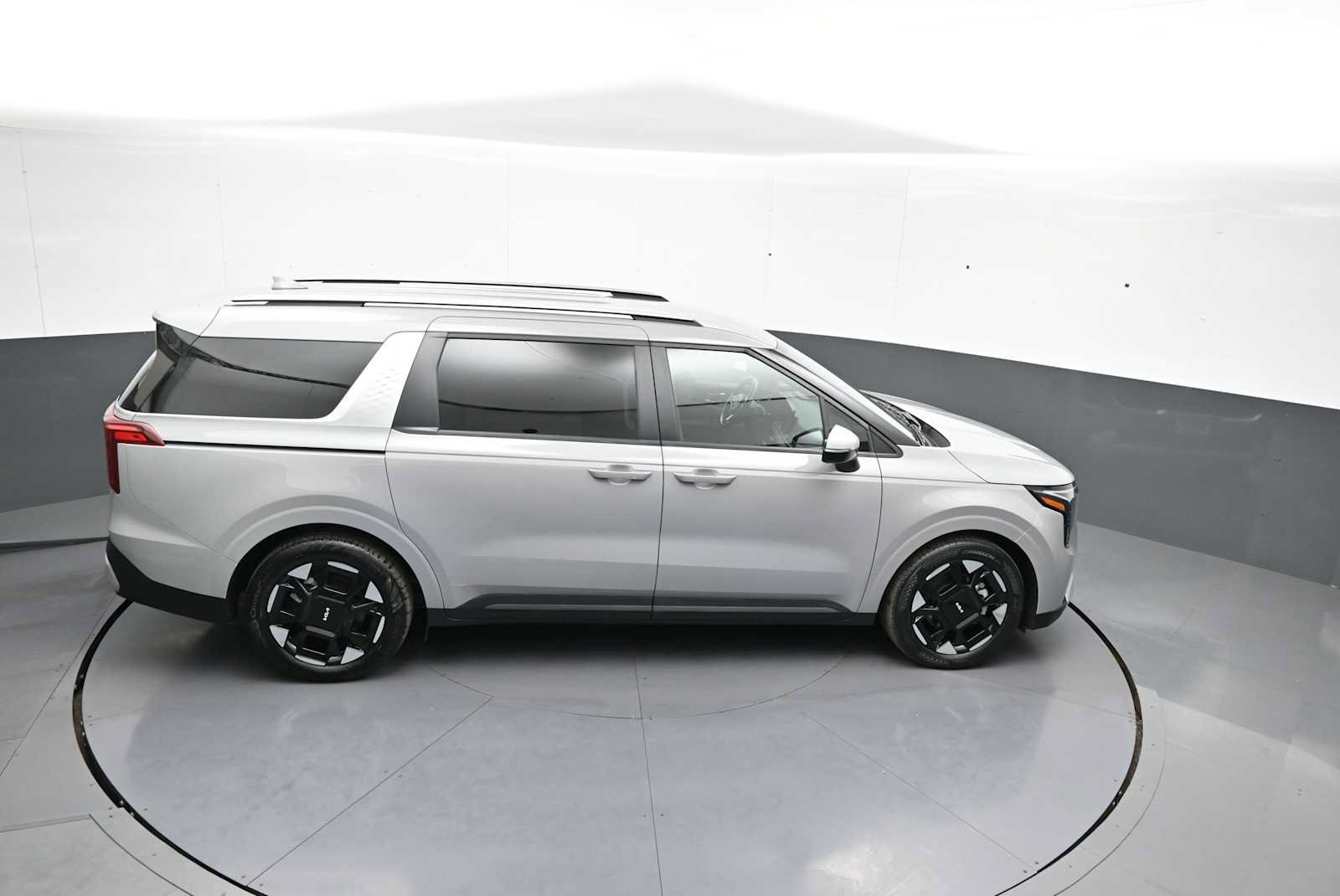 Used 2025 Kia Carnival EX FWD image 38