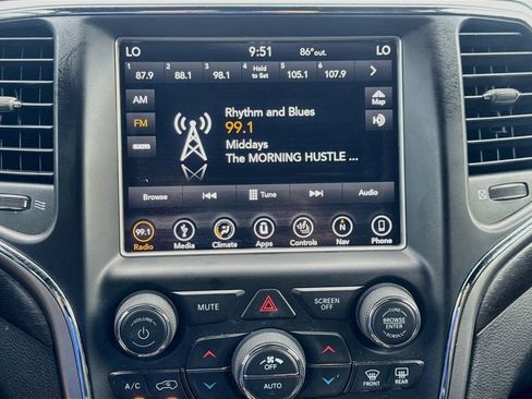 Used 2018 Jeep Grand Cherokee Laredo RWD image 16
