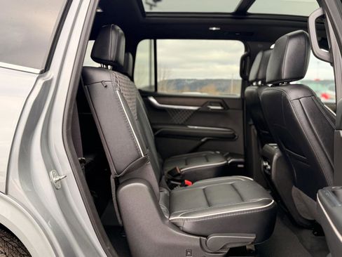 Used 2025 GMC Acadia Denali image 40