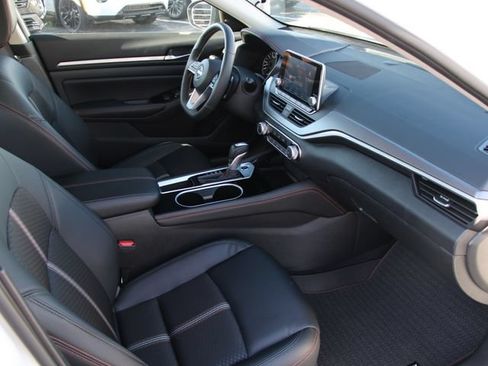 Certified 2025 Nissan Altima 2.5 SR FWD image 29