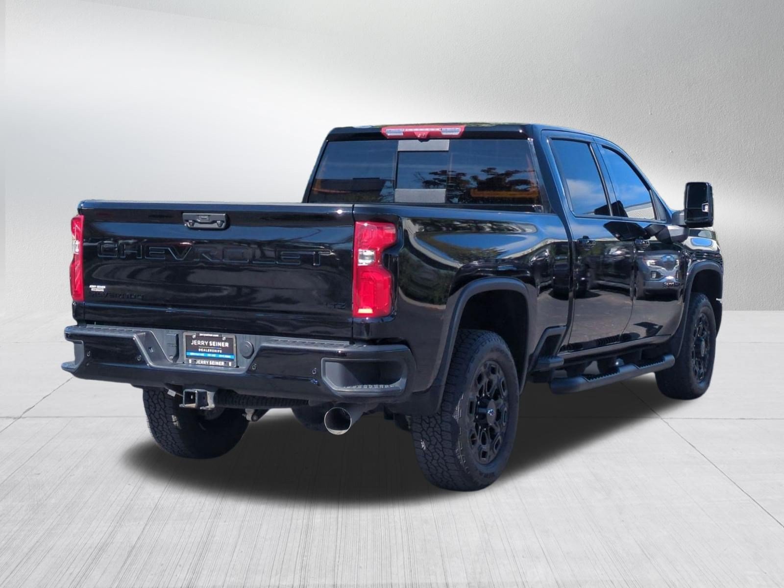 Used 2024 Chevrolet Silverado 3500 LTZ w/ LTZ Plus Package AWD/4WD image 6