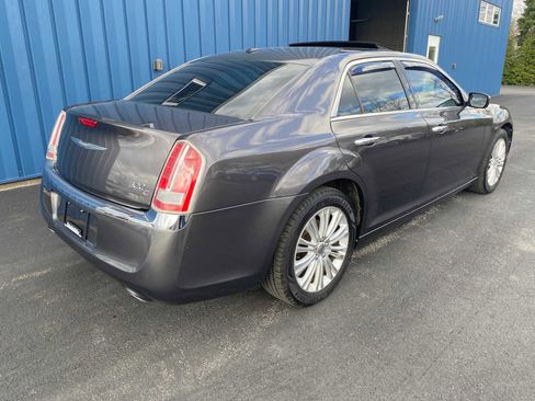 Used 2014 Chrysler 300 C image 4
