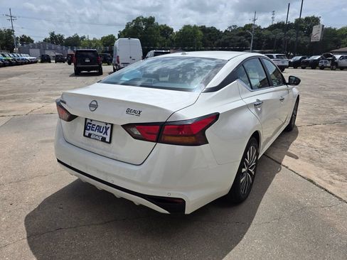 Used 2025 Nissan Altima 2.5 SV FWD image 9