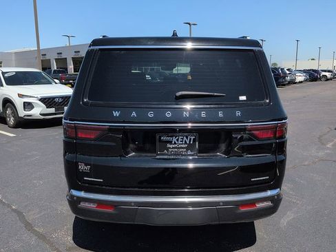 Used 2022 Jeep Wagoneer Series III AWD/4WD image 6