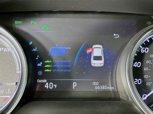 Used 2018 Toyota Camry XLE image 19