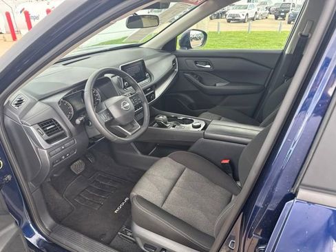 Used 2025 Nissan Rogue SV AWD/4WD image 14