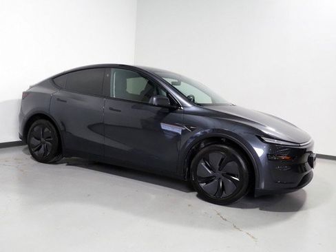 Used 2026 Tesla Model Y 2WD image 1