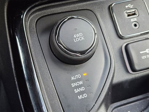 Certified 2018 Jeep Compass Limited image 30