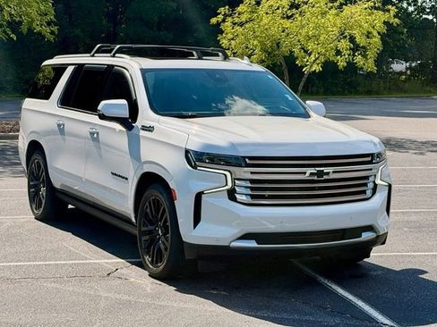Used 2024 Chevrolet Suburban High Country w/ Advanced Technology Package AWD/4WD image 11