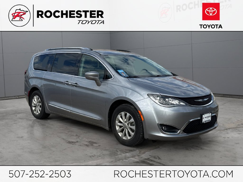 Used 2019 Chrysler Pacifica Touring-L FWD image 1