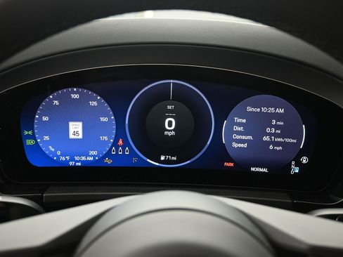 Certified 2025 Porsche Macan 4S Electric AWD/4WD image 19