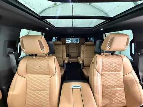 Used 2023 Cadillac Escalade ESV Premium Luxury w/ Performance Package AWD/4WD image 37
