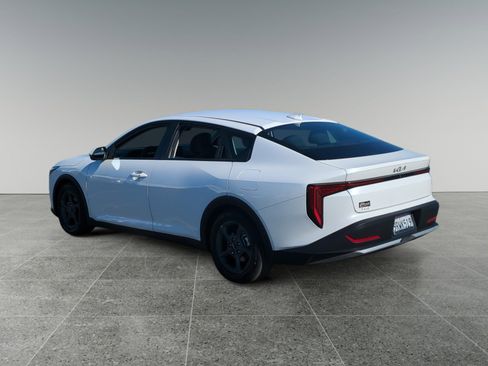 Used 2025 Kia K4 LXS image 3