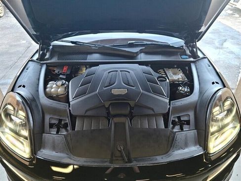 Used 2023 Porsche Cayenne S w/ Premium Package Plus image 17