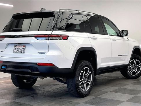 Used 2023 Jeep Grand Cherokee Trailhawk w/ Luxury Tech Group III image 13