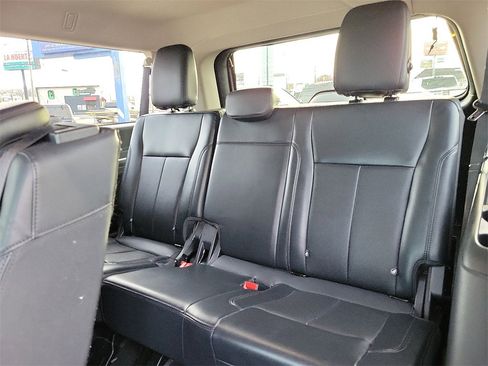 Used 2024 Ford Expedition Max XLT image 9