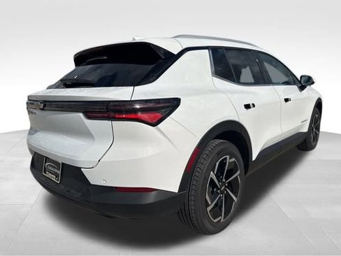 New 2026 Chevrolet Equinox EV LT image 9