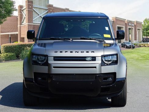 Used 2025 Land Rover Defender 110 X-Dynamic SE AWD/4WD image 2