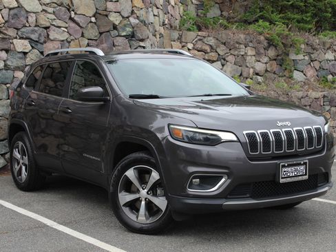 Used 2019 Jeep Cherokee Limited image 4