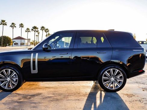 Used 2023 Land Rover Range Rover SE image 14