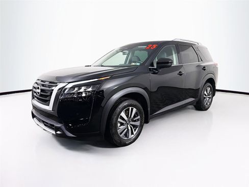 Used 2025 Nissan Pathfinder SL AWD/4WD image 3