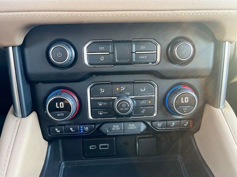 Used 2023 Chevrolet Tahoe Premier w/ Advanced Technology Package RWD image 16