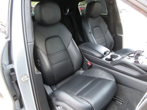 Used 2021 Porsche Cayenne GTS AWD/4WD image 29