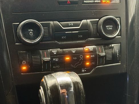 Used 2018 Ford Explorer XLT w/ Equipment Group 201A AWD/4WD image 10
