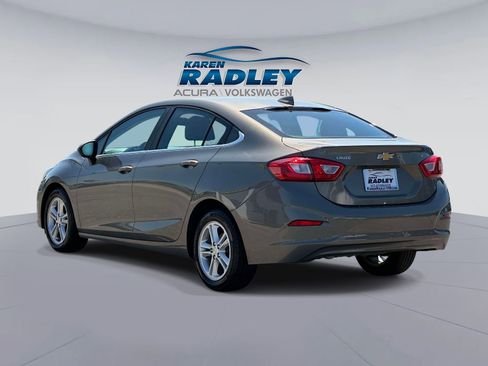 Used 2018 Chevrolet Cruze LT w/ Convenience Package FWD image 4