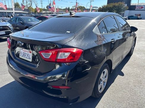Used 2018 Chevrolet Cruze LS FWD image 4