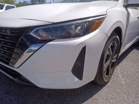 Used 2025 Nissan Sentra SV FWD image 9