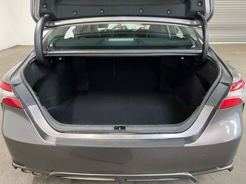 Used 2018 Toyota Camry SE FWD image 16