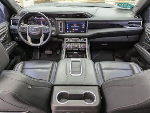 Used 2021 GMC Yukon XL Denali w/ Denali Premium Package RWD image 17