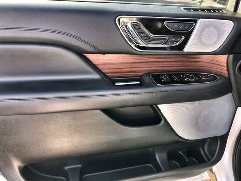 Used 2024 Lincoln Navigator L Reserve image 13