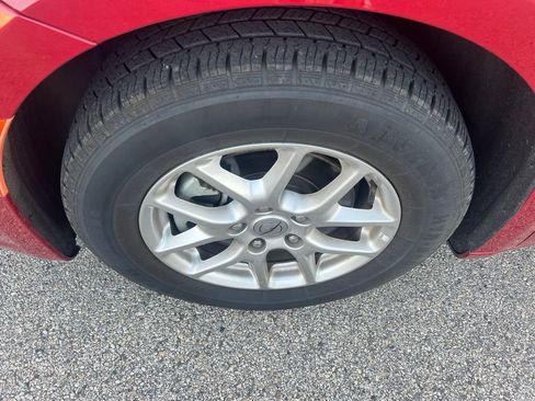 Used 2024 Chrysler Pacifica Touring-L FWD image 15
