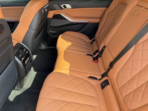 Used 2025 BMW X7 xDrive40i w/ M Sport Package image 26