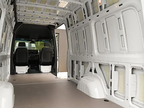 Used 2022 Mercedes-Benz Sprinter 2500 image 35