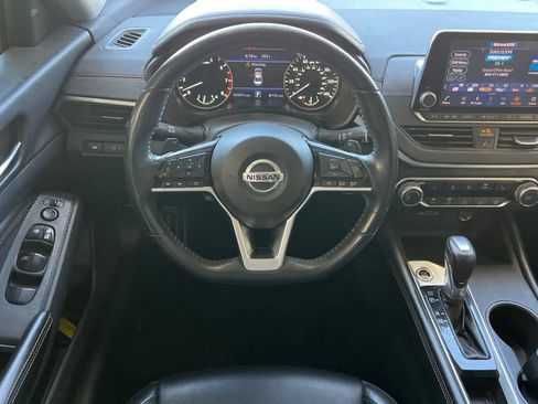 Used 2020 Nissan Altima 2.5 SR w/ Premium Package FWD image 16