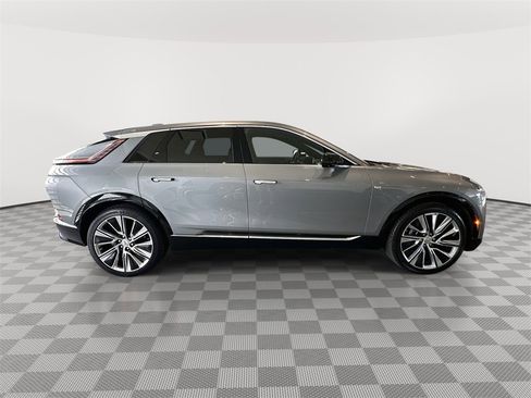 Certified 2024 Cadillac Lyriq Luxury image 2