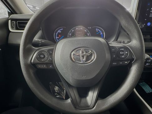 Used 2025 Toyota RAV4 XLE image 18