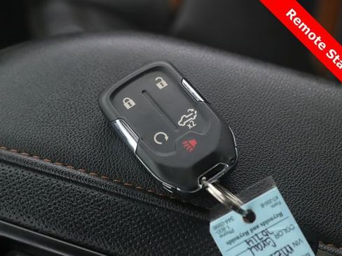 Used 2021 GMC Sierra 1500 AT4 w/ AT4 Carbonpro Edition AWD/4WD image 3
