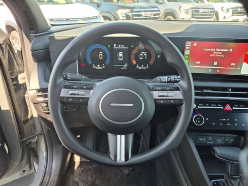 Used 2025 Hyundai Santa Cruz SEL AWD/4WD image 23