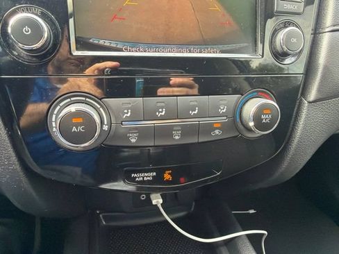 Used 2018 Nissan Rogue S FWD image 12