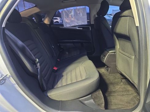 Used 2018 Ford Fusion SE image 12