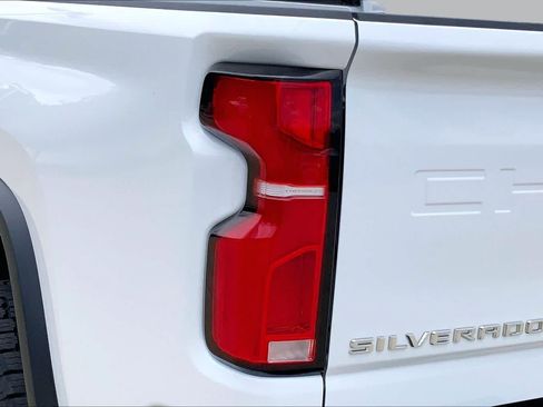 Used 2025 Chevrolet Silverado 2500 ZR2 w/ Technology Package AWD/4WD image 28