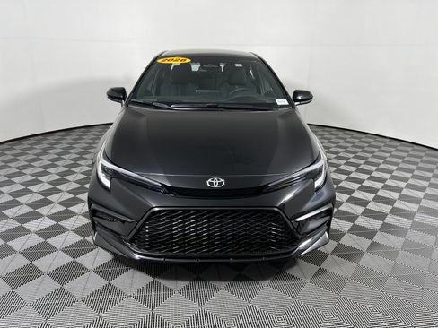 Used 2026 Toyota Corolla SE FWD image 2