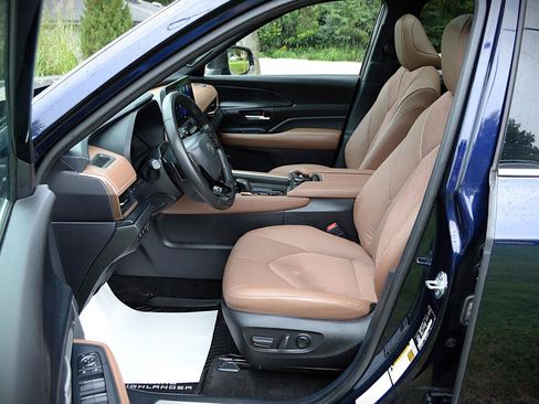 Used 2025 Toyota Grand Highlander AWD Hybrid image 13