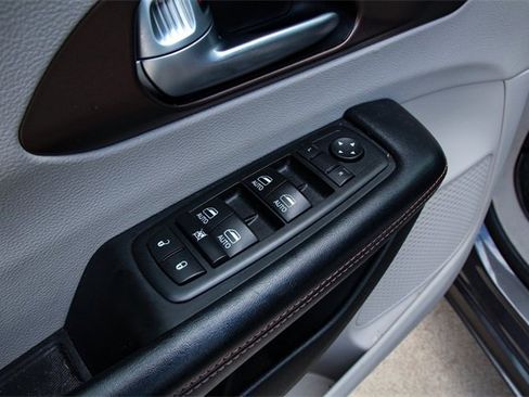 Used 2017 Chrysler Pacifica Touring-L Plus image 13