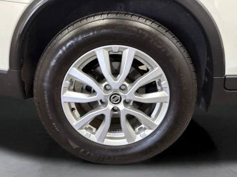 Used 2020 Nissan Rogue SV FWD image 23
